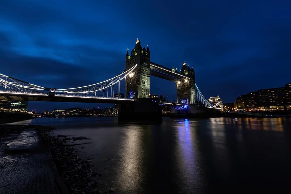 Magnifique vue nocturne historique du Royaume-Uni
